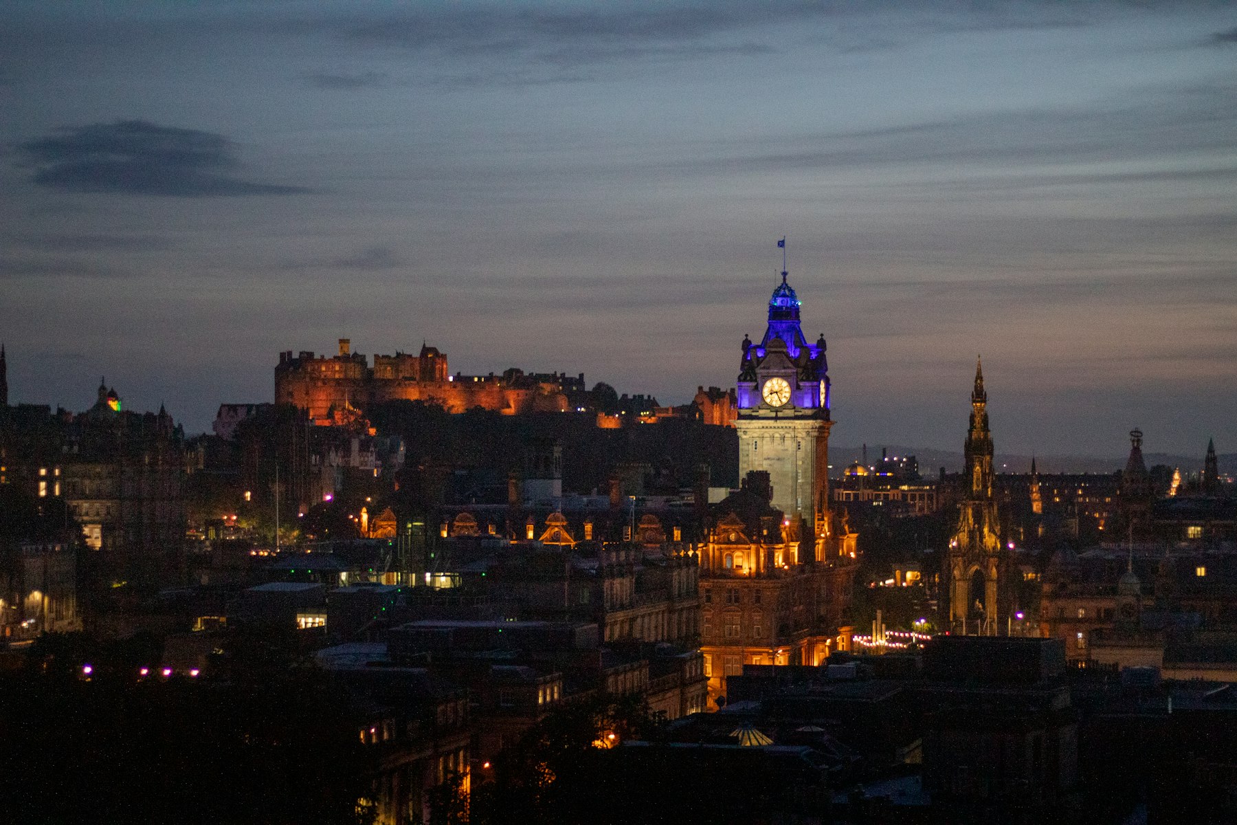 Edinburgh castle and city skyline